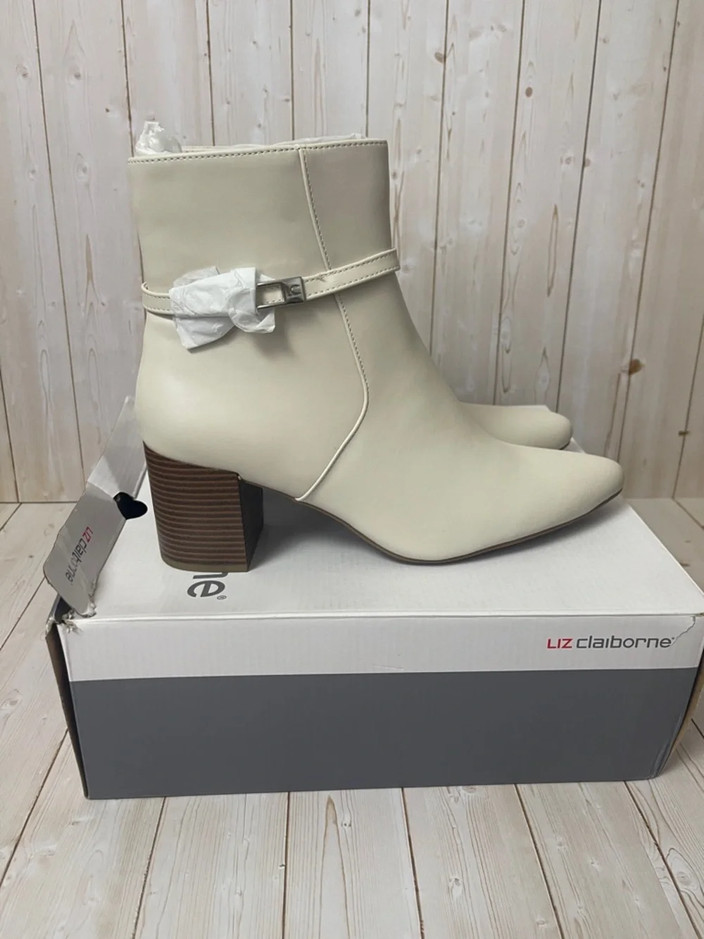 Liz Claiborne Tudor Cream Pointed Toe Ankle Booties with Stacked Heel Size 9.5